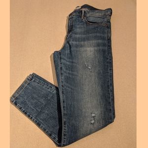 BANANA REPUBLIC PREMIUM DISTRESSED JEANS